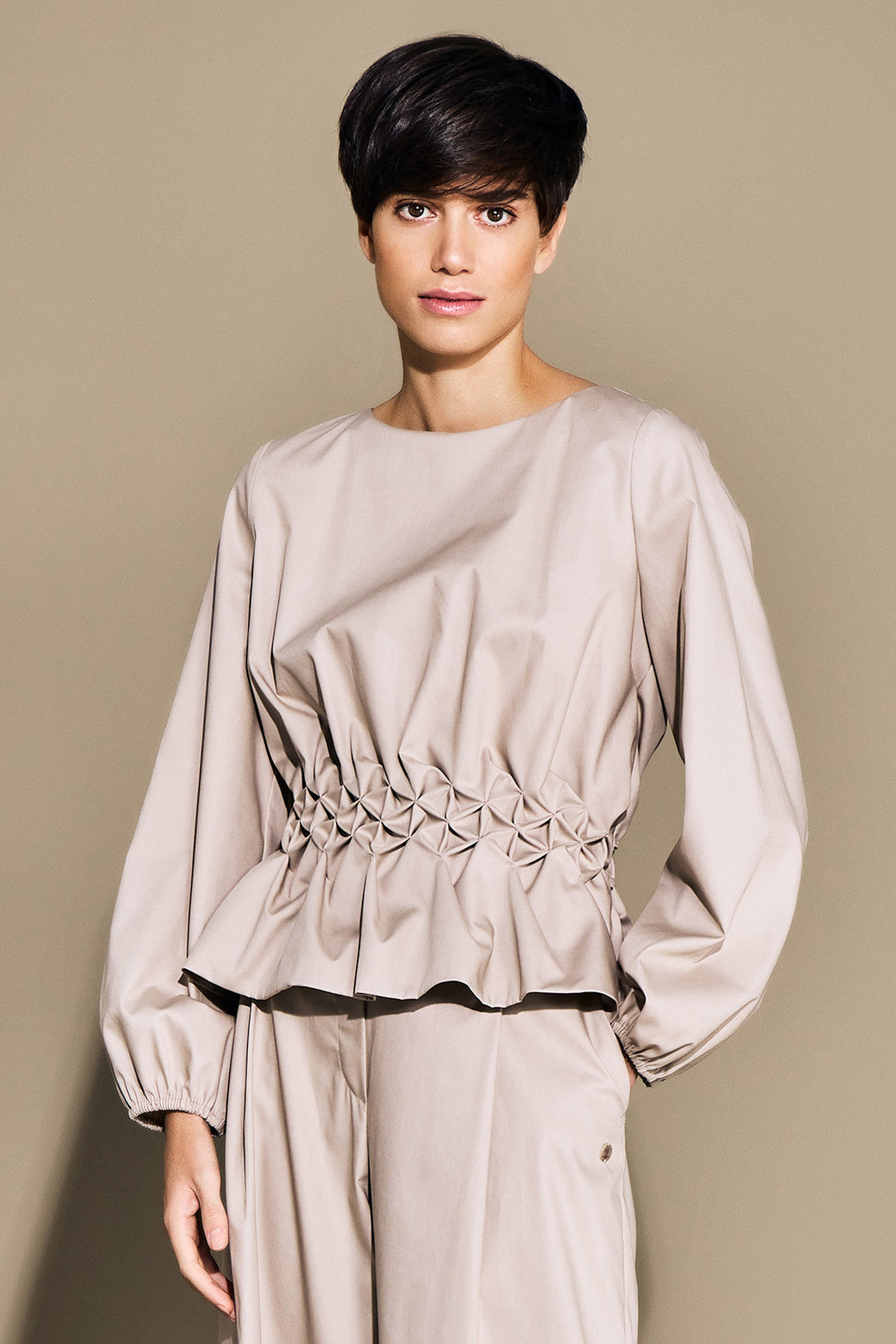 トップス amerge 2way glossy blouse ivory cdv24318ybr_ivory_front.jpg